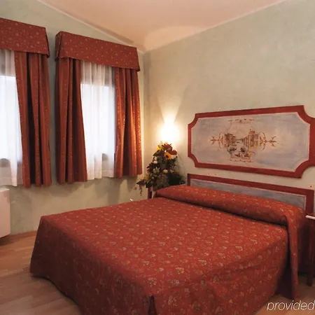 Hotel Centrale 3* Μέστρε
