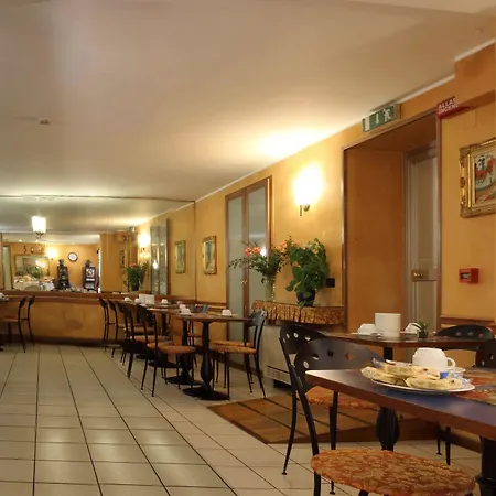 Hotel Centrale 3* Μέστρε