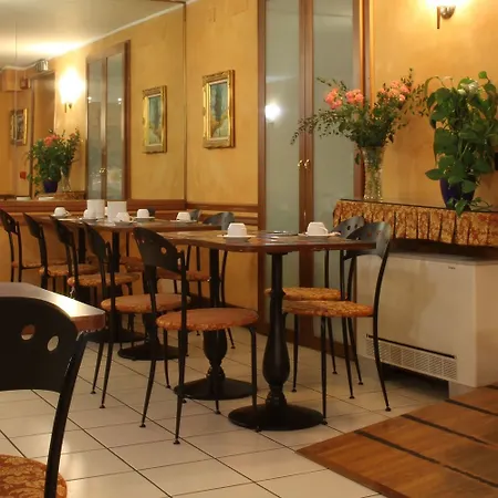 Hotel Centrale 3* Μέστρε